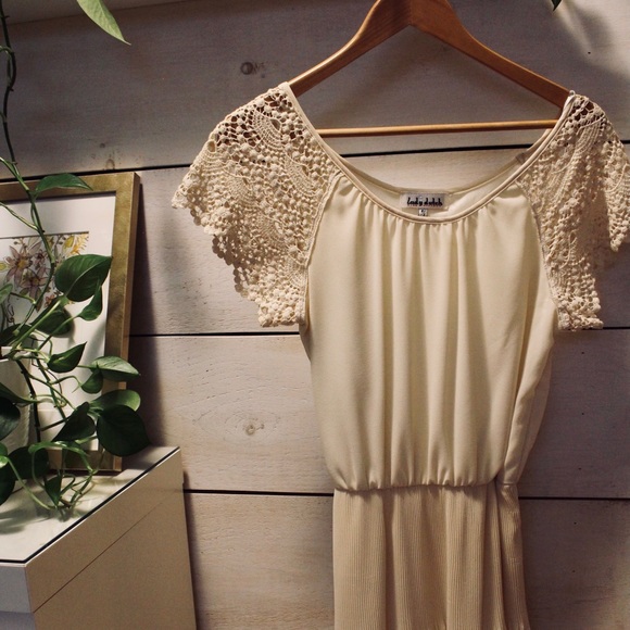 Beautiful vintage dress / embroidered sleeves / robe vintage - Picture 1 of 4
